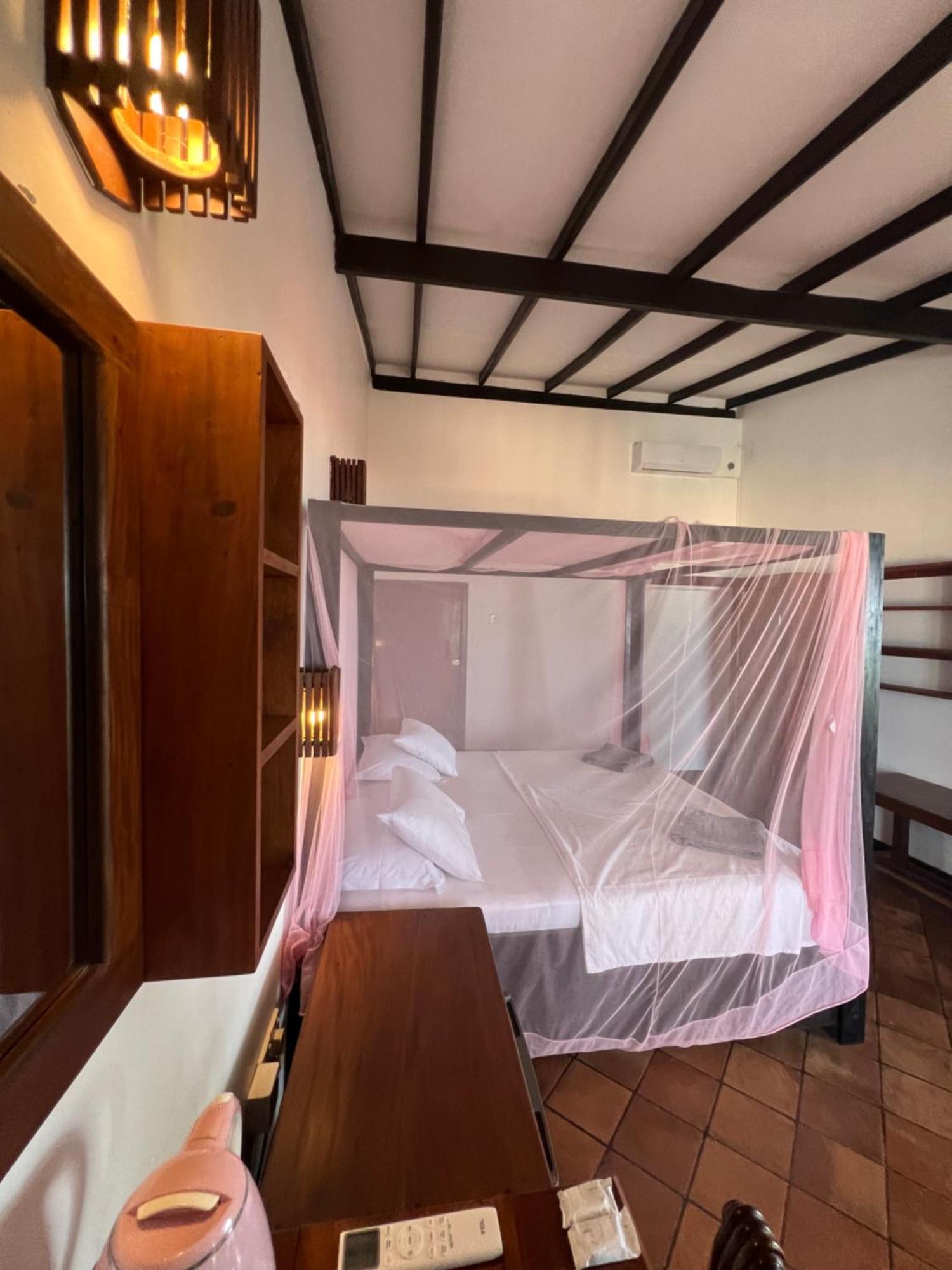 Sailors' Bay Bed and Breakfast Hikkaduwa Buitenkant foto