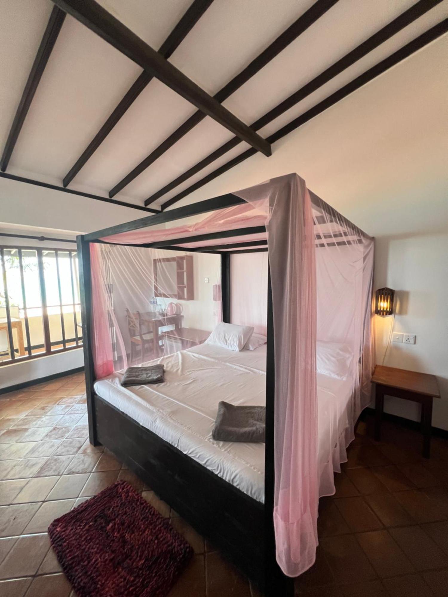 Sailors' Bay Bed and Breakfast Hikkaduwa Buitenkant foto