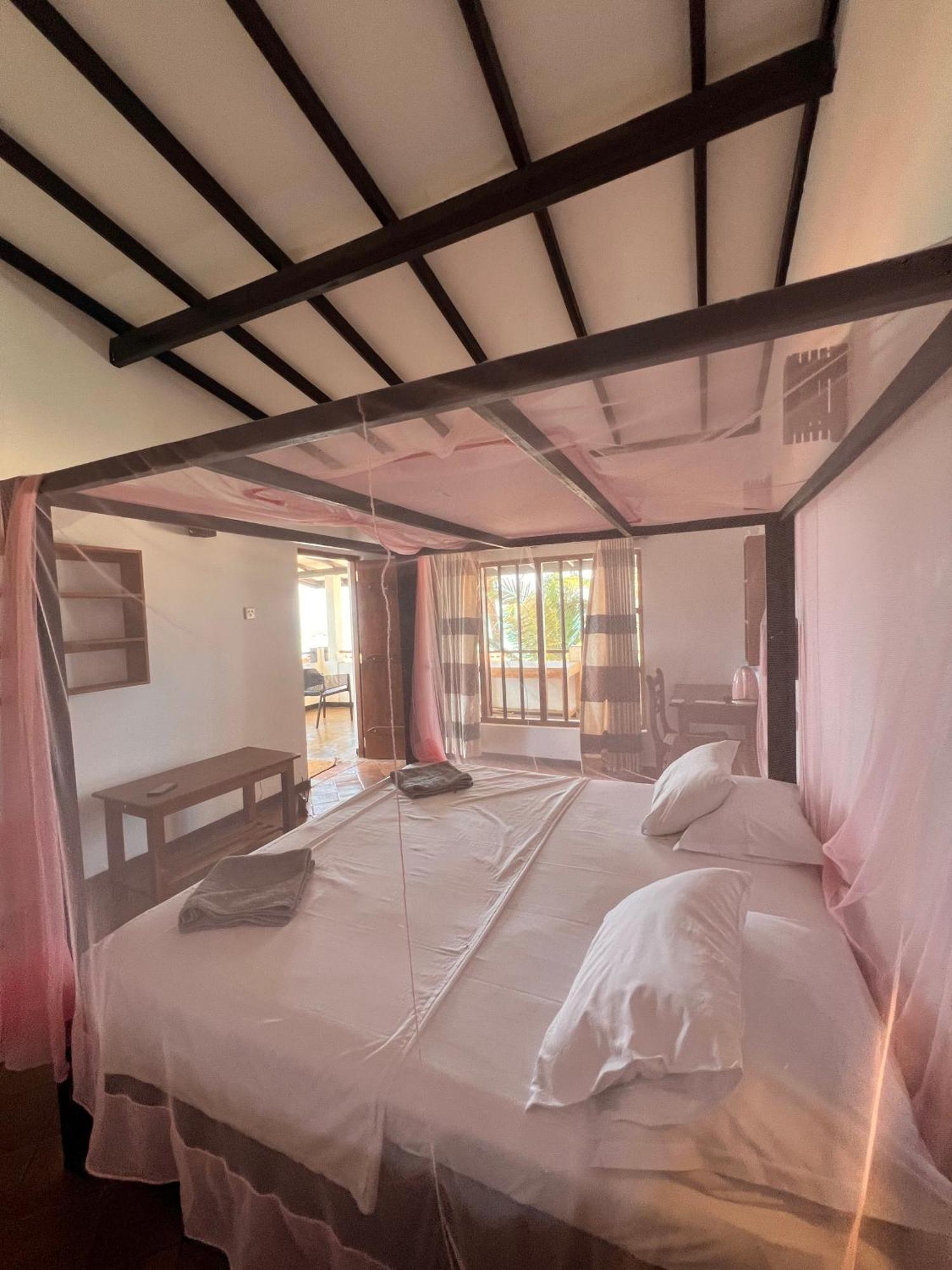 Sailors' Bay Bed and Breakfast Hikkaduwa Buitenkant foto