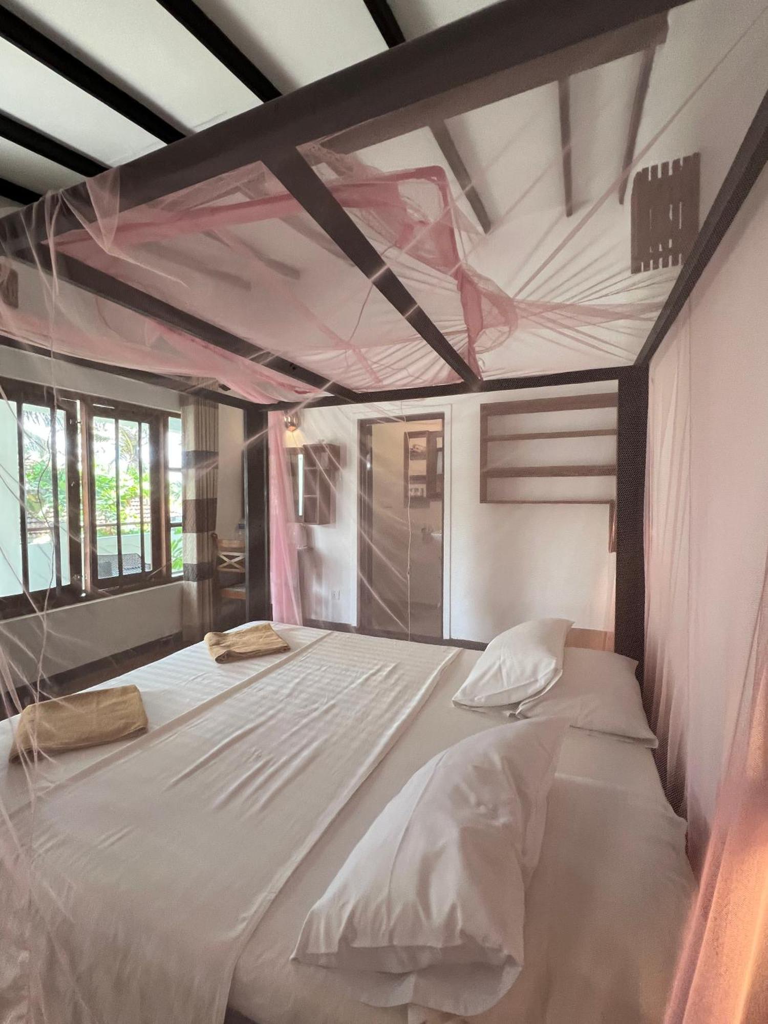 Sailors' Bay Bed and Breakfast Hikkaduwa Buitenkant foto