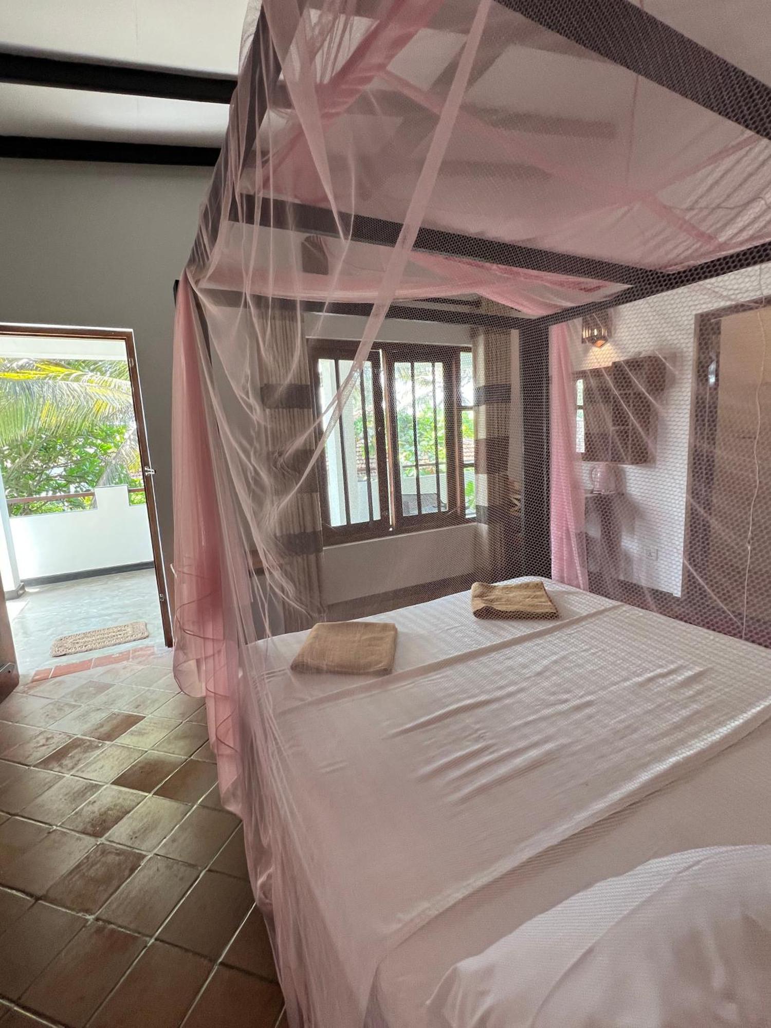 Sailors' Bay Bed and Breakfast Hikkaduwa Buitenkant foto