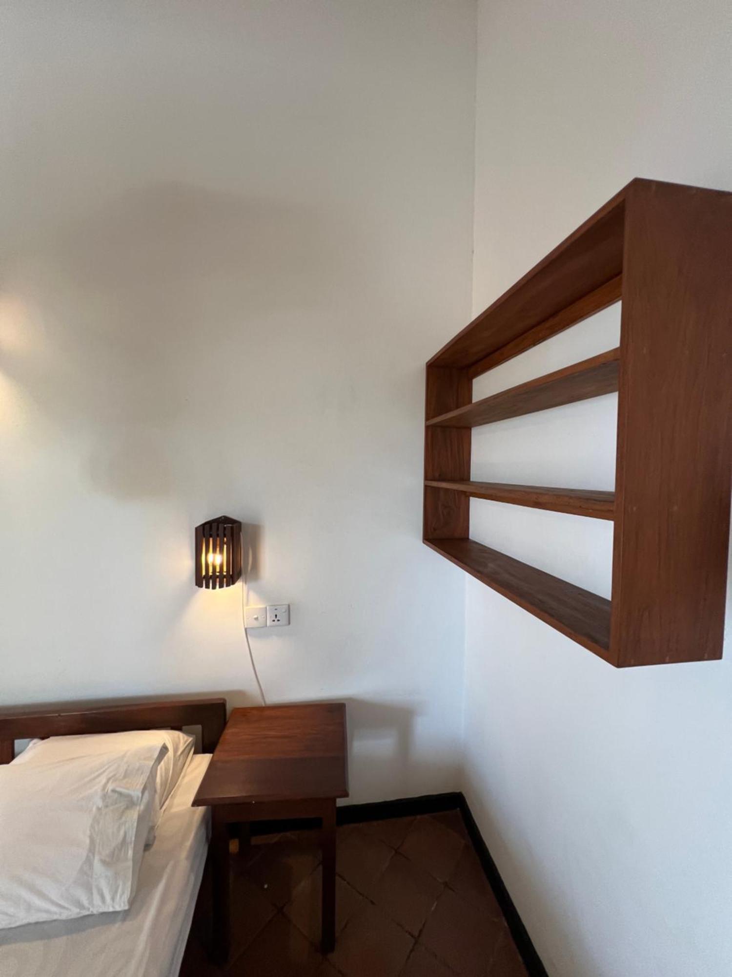 Sailors' Bay Bed and Breakfast Hikkaduwa Buitenkant foto